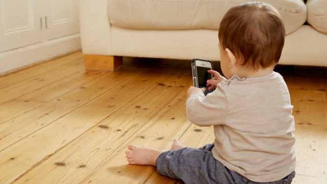 Tips Melindungi Anak Saat Bermain Smartphone
