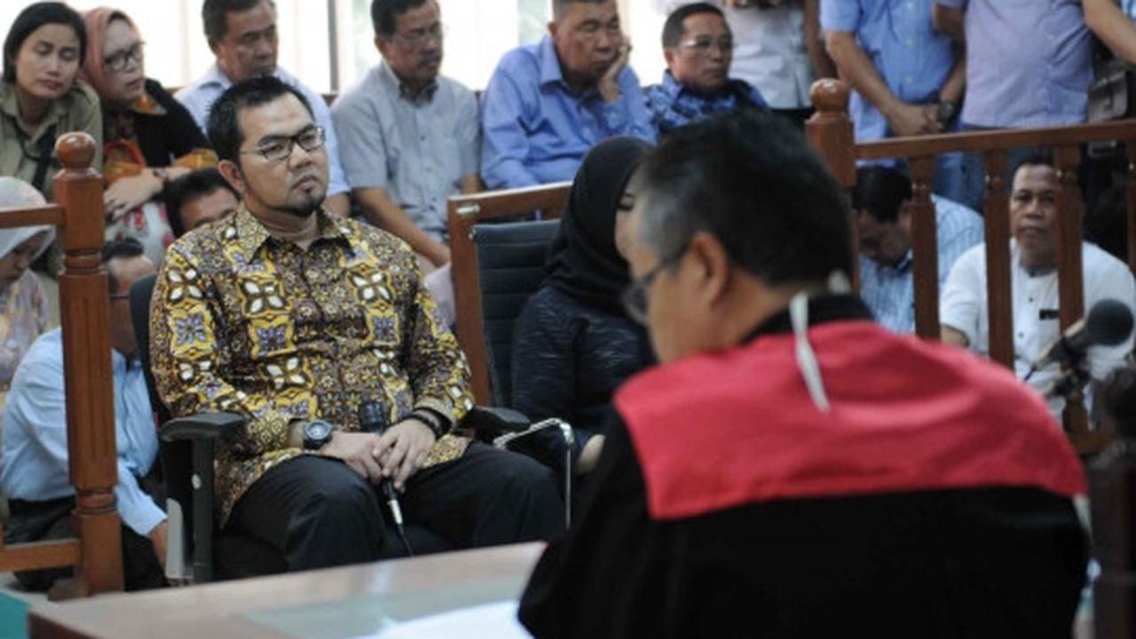 Sidang perdana Bupati Empat Lawang dan istri terkait kasus suap Akil