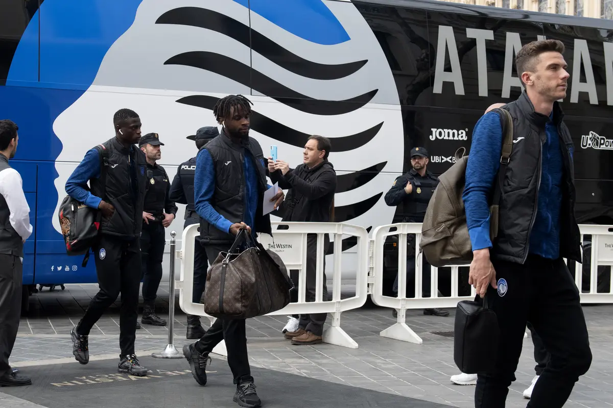 Para pemain Atalanta tiba di Hotel Westin, Valencia jelang pertandingan melawan Valencia CF pada leg kedua babak 16 besar Liga Champions 2019/2020