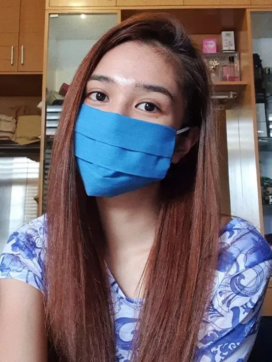 “Saya mau mengajak teman-teman untuk mengikuti protokol yang sudah ada, tetap jaga diri kita sendiri untuk menggunakan masker, social distancing, karena virusnya masih banyak di sekitaran," lanjutnya. (Instagram/miktambayong)