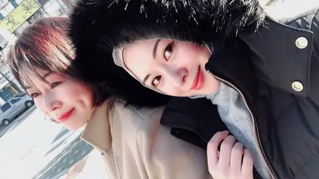 7 Potret Kebersamaan Ayana Moon dan Ibunda, Bak Kakak Adik