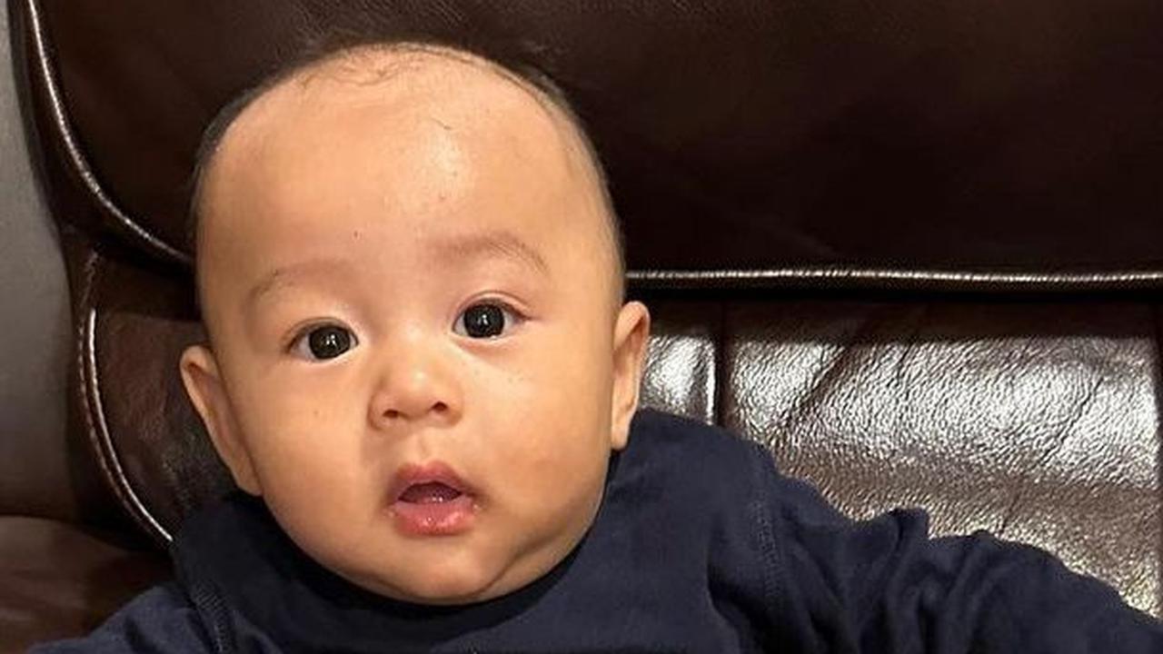 5 Potret Baby Clef, Sang Anak Rinni Wulandari yang Sungguh Bikin Gemas