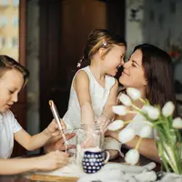 Ilustrasi Anak dan Orangtua Credit: pexels.com/Elly