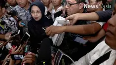Calon Wakil Gubernur DKI Jakarta Sylviana Murni memenuhi panggilan penyidik Direktorat Tindak Pidana Korupsi Bareskrim Polri. Kali ini, wanita yang akrab disapa Sylvi itu diperiksa sebagai saksi atas kasus dugaan korupsi pembangunan Masjid Al Fauz di...