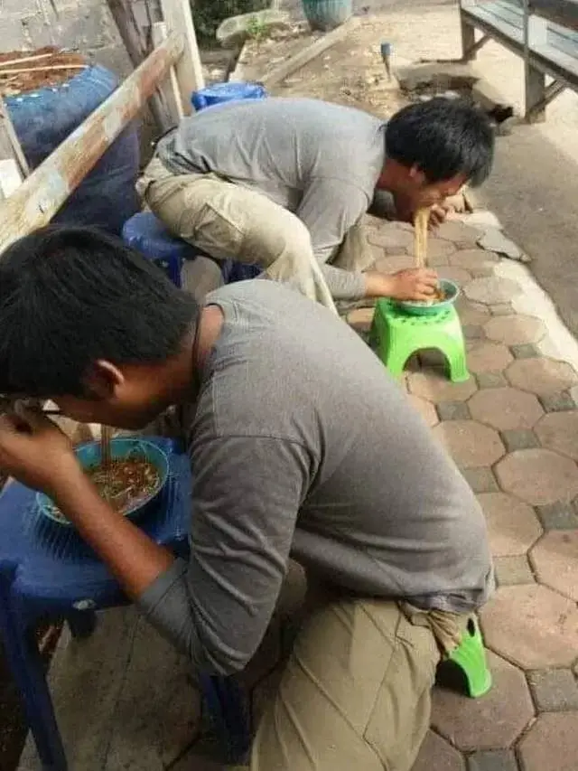 10 Potret Absurd Orang saat Bikin Susah Sendiri Ini Bikin Tepuk Jidat