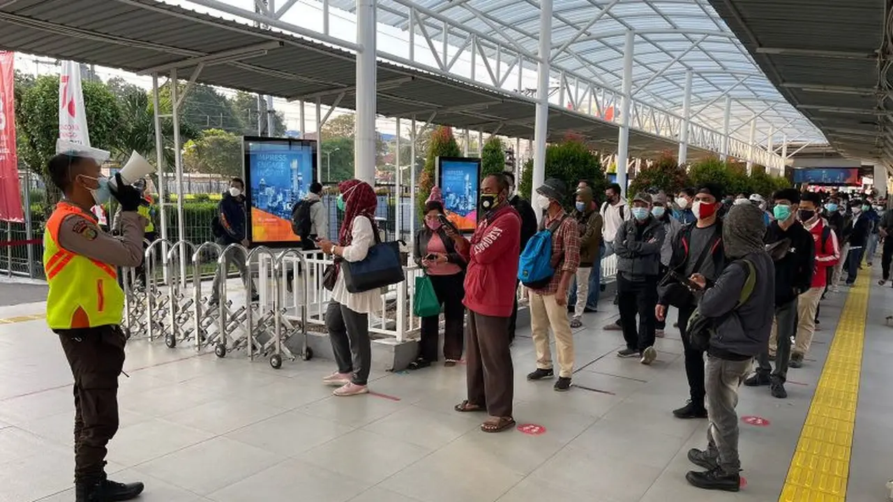 Stasiun KRL selama PPKM