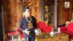 Pria bernama Tran Ngoc Phuc ini mengenakan emas seberat 13 kg setiap harinya. Hal ini dilakukan Phuc lantaran dirinya terobsesi dengan emas.