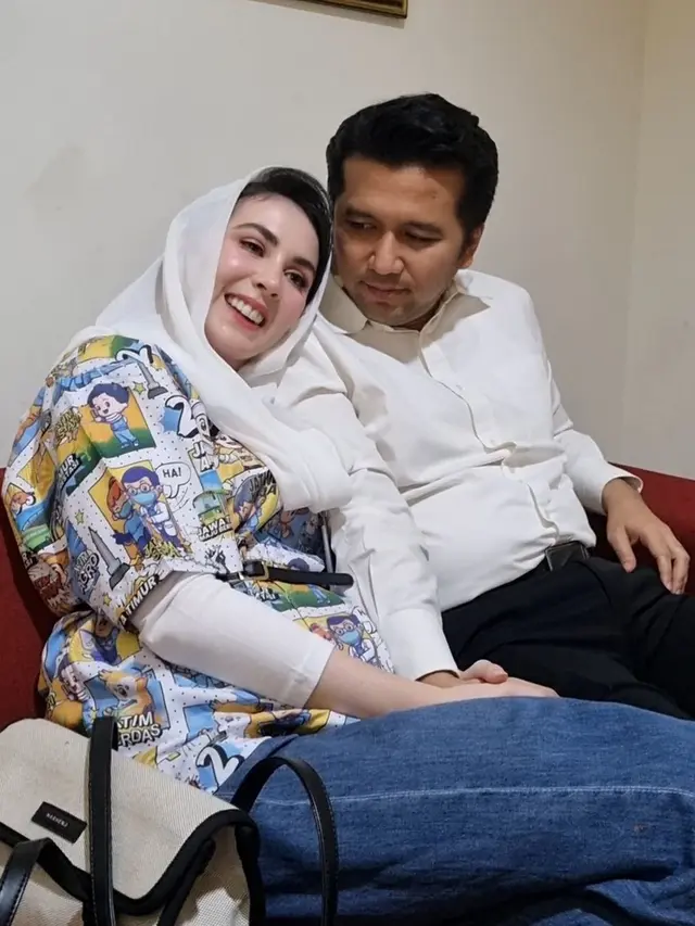 Kemesraan Arumi Bachsin Dukung Emil Dardak di Pilkada Jatim 2024, Gemas Bikin Iri. (instargam/arumibachsin_94, instagram/emildardak)