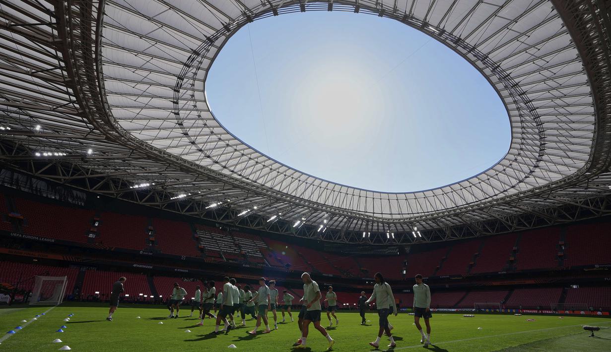 Para pemain Tottenham Hotspur melakukan latihan menjelang laga final Liga Europa 2024/2025 melawan Manchester United di Stadion San Mames, Bilbao, Spanyol, Selasa (20/05/2025) waktu setempat. (AP Photo/Manu Fernandez)