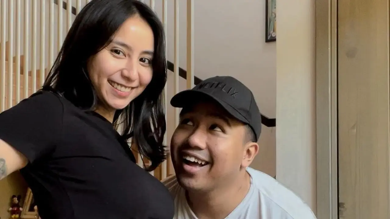 Joshua Suherman dan Clairine Clay umumkan kehamilan anak pertama. [Foto: Instagram/clairineclay]