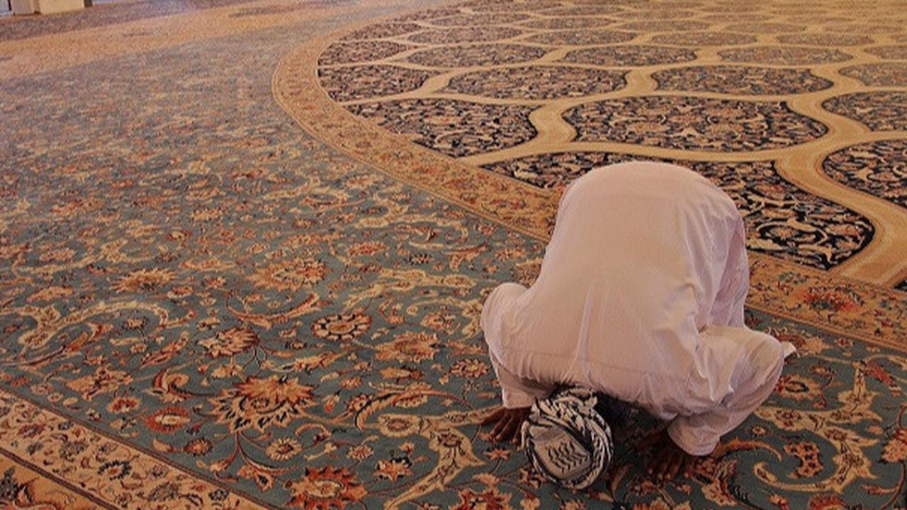 Pahami Bacaan Doa Sholat Taubat Lengkap dengan Tata Caranya