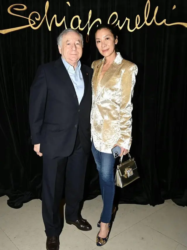 8 Potret Gaya Michelle Yeoh, Nenek Paling Modis dan Awet Muda di Usia 60 Tahun