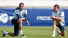 Dua bek Manchester United (MU) Chris Smalling dan Phil Jones saat berlatih di Timnas Inggris (Foto: Istimewa)