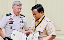 VIDEO: Hormat Prabowo ke Jenderal AS, Terima Medali Kehormatan Komando Operasi Khusus AS