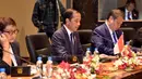 Pada akhir pertemuan bilateral, Jokowi dan PM Marape turut menyaksikan Memorandum Saling Pengertian tentang Kerja Sama di Bidang Pendidikan Tinggi yang ditandatangani oleh Menteri Luar Negeri Indonesia Retno Marsudi dan Menteri Pendidikan Tinggi Papua Nugini Don Polye. (ANDREW KUTAN/AFP)