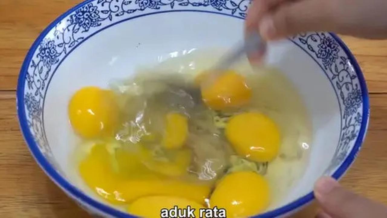 Cara Membuat Telur Dadar Tebal yang Anti Kempis, Ini Rahasianya