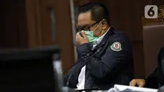 Terdakwa kasus dugaan suap penghapusan red notice atas nama Djoko S Tjandra, Brigjen (Pol) Prasetijo Utomo saat menjalani sidang lanjutan di Pengadilan Tipikor Jakarta, Senin (7/12/2020). Sidang menyimak keterangan saksi-saksi. (Liputan6.comHelmi Fithriansyah)