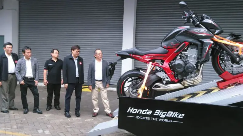 Honda Resmikan Jaringan Dealer Moge di 9 Kota