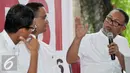 Mantan Wakil Ketua KPK Bambang Widjojanto (kanan) saat memperingati Hari Anti Korupsi di Posko Cicurug, Jakarta, Jumat (9/12). Masuknya BW ke Tim Anies-Sandi untuk berjuang bersama melawan korupsi. (Liputan6.com/Yoppy Renato)