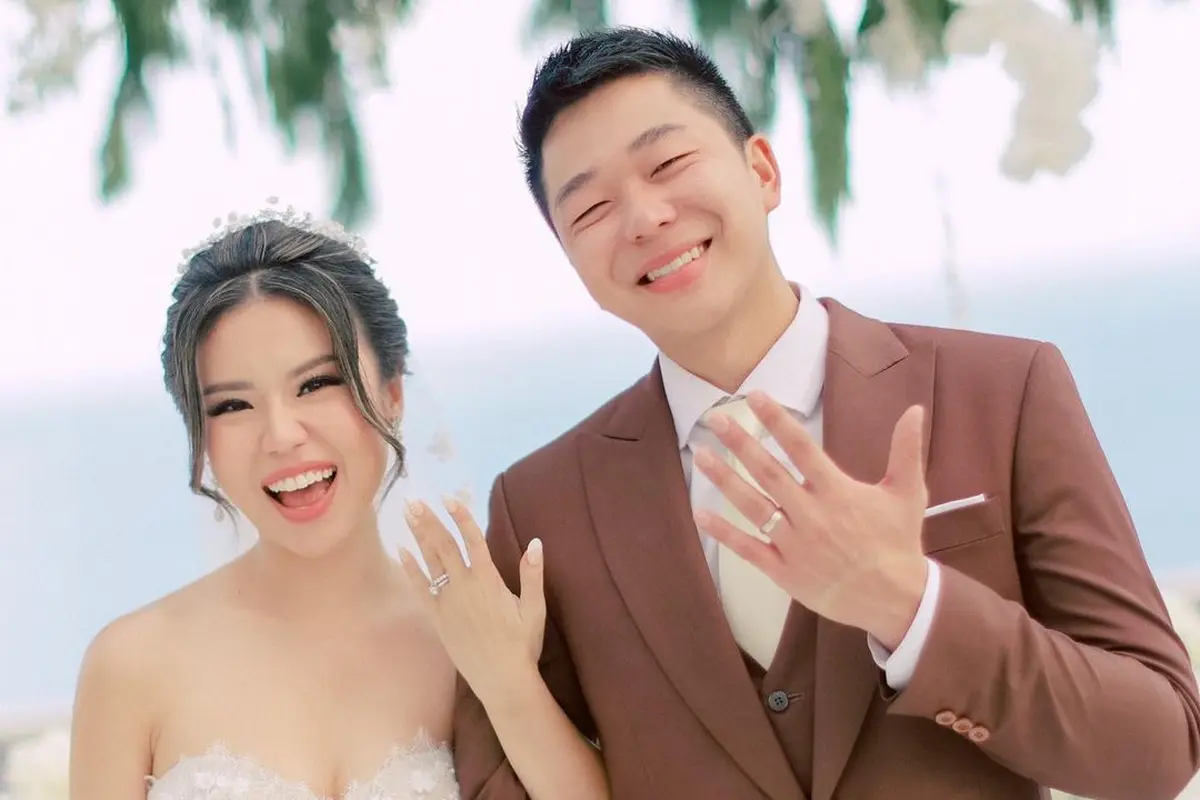 Parade Gaun Hian Tjen yang Dikenakan Titan Tyra di Hari Pernikahan, Bernuansa Elegan dan Glamor di Tepi Laut