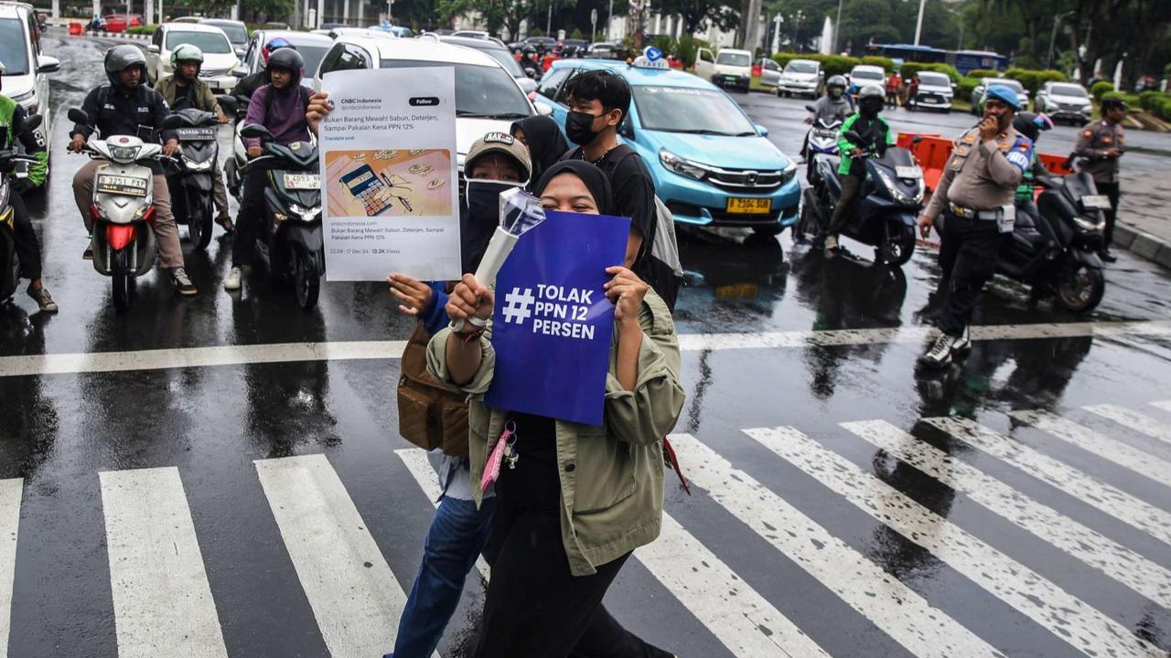 Ramai-Ramai 'Serang' PDIP Tolak PPN 12% Malah Disebut Berkhianat & Lempar Batu Sembunyi Tangan