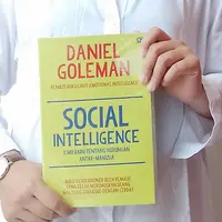 Buku Social Intelligence./Copyright Endah