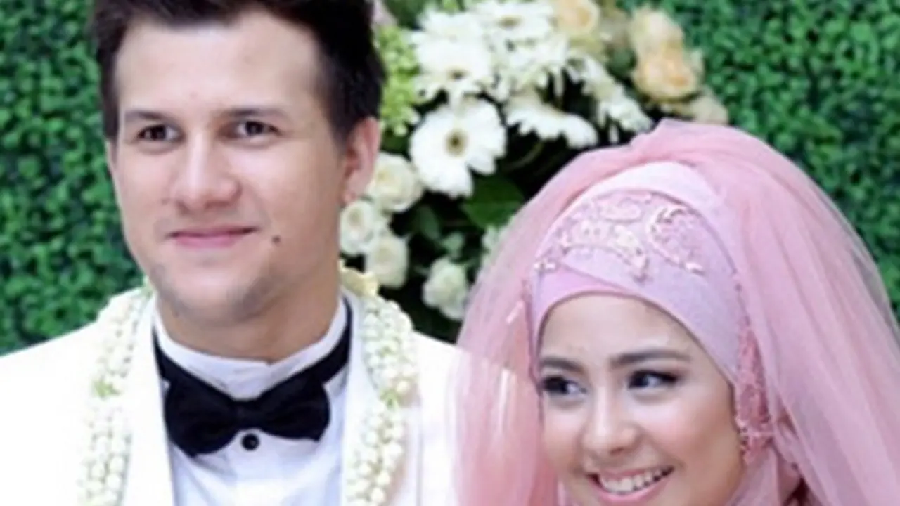 [Bintang] Risty Tagor dan Stuart Collin
