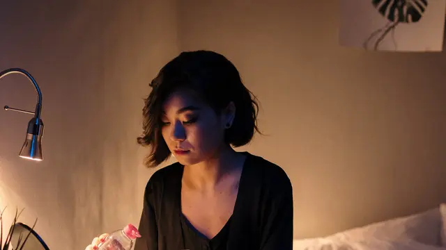 ilustrasi bahaya membersihkan lipstik dengan makeup remover/cottonbro/pexels