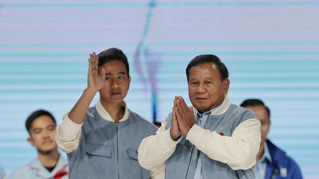 Di sisi lain, Prabowo mengatakan teknologi selalu berurusan dengan Sumber Daya Manusia (SDM).&nbsp;