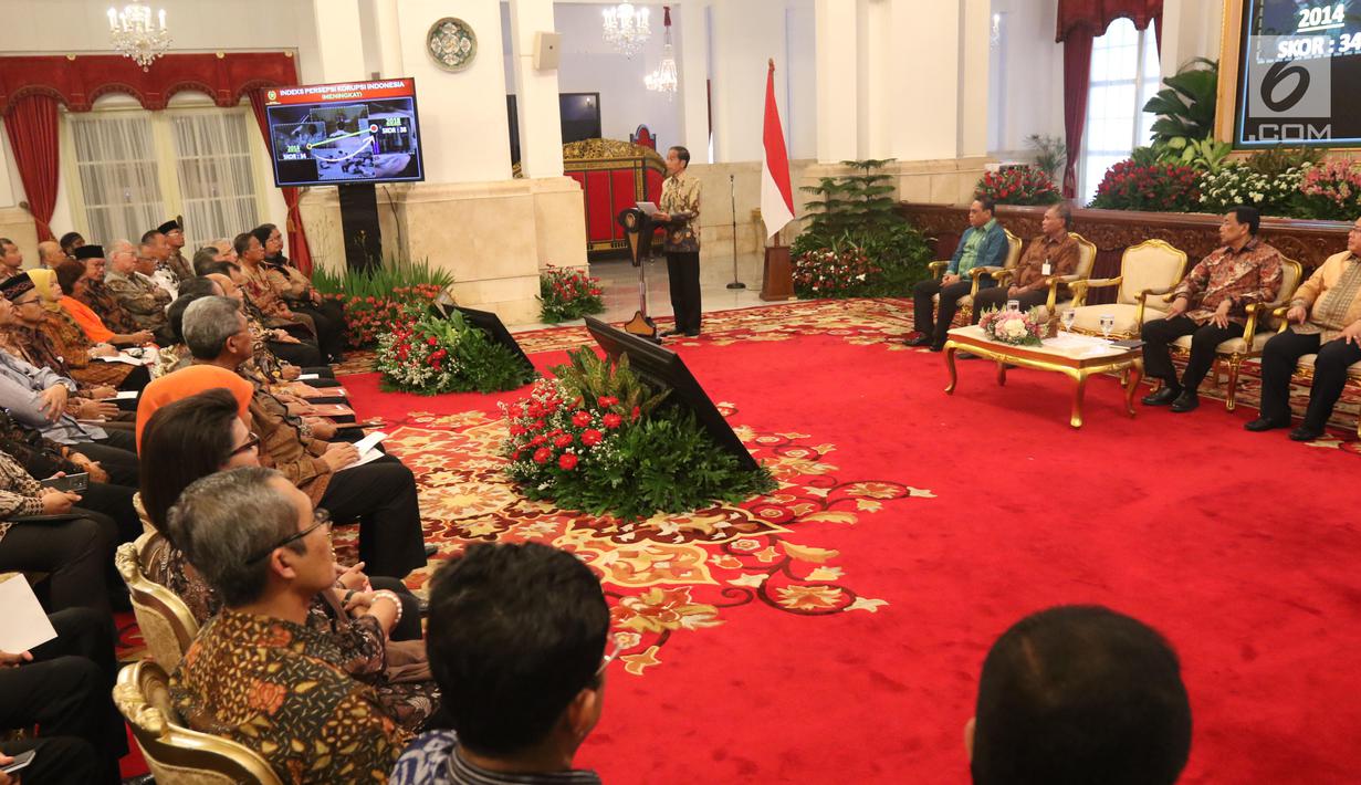 Presiden Joko Widodo memberikan sambutan pada acara penyerahan dokumen Stranas Pencegahan Korupsi di Istana Negara, Jakarta, Rabu (13/3). Dokumen berisi panduan pencegahan tindak pidana korupsi. (Liputan6.com/Angga Yuniar)