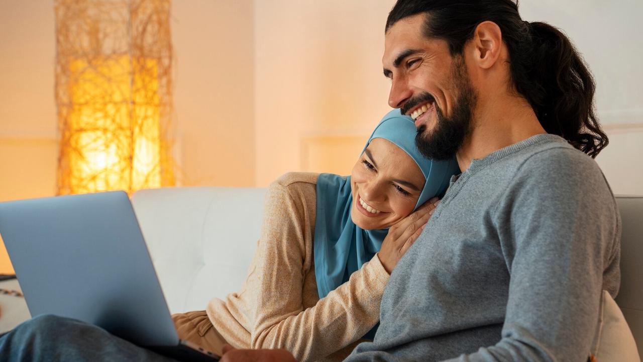 Pasangan Muslim Romantis