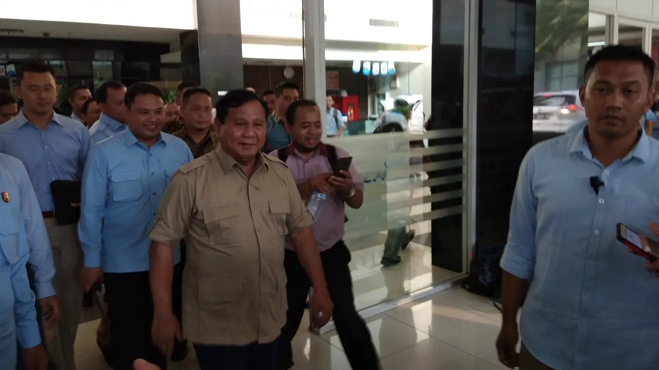 Capres nomor urut 2 Prabowo Subianto mengunjungi Ustaz Arifin Ilham.