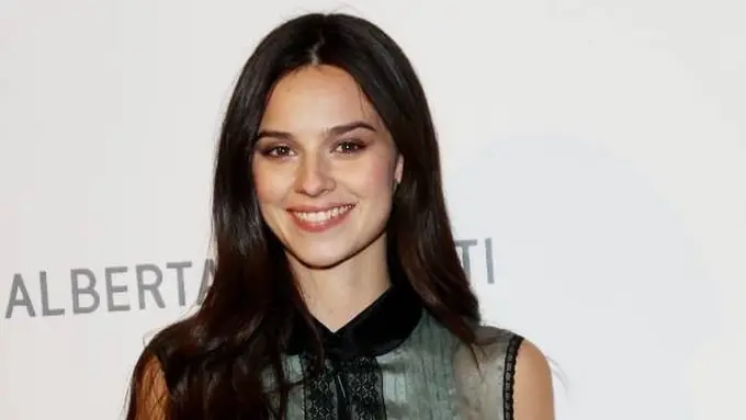 7 Potret Lawas Katy Louise Saunders, Istri Song Joong Ki yang Jadi Sorotan