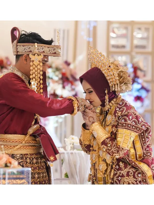 6 Potret Pernikahan Witan Sulaeman dan Rismahani, Pakai Busana Adat Bugis