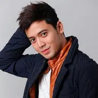 Kriss Hatta menuding Hilda Vitria main mata dengan pria lain dalam hal ini Billy Saputra. (Instagram @krisshatta07)