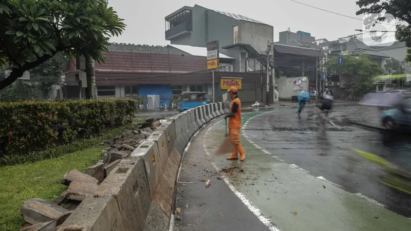 Apotek Senopati Ditabrak Lagi, Sudin Bina Marga Pasang Beton Pembatas