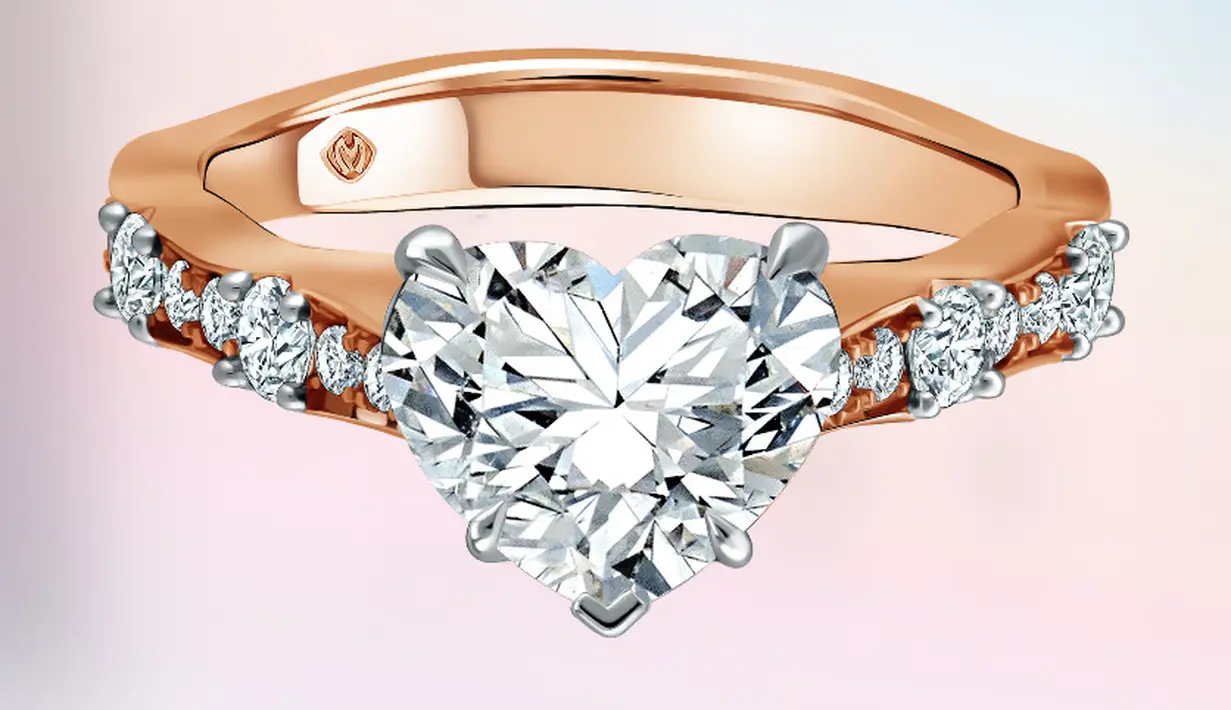 Koleksi unik dan beda Engagement Ring Collection Mondial menggunakan fancy shape diamonds seperti heart shape, princess atau square shape, marquise shape, hingga pear shape. (Foto: Mondial)