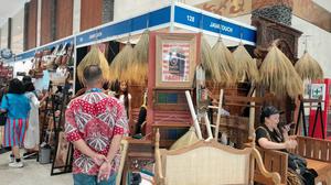 Modal Kayu Bongkaran Rumah, Pria Semarang Ini Bikin Furnitur Mahal Laris di Prancis