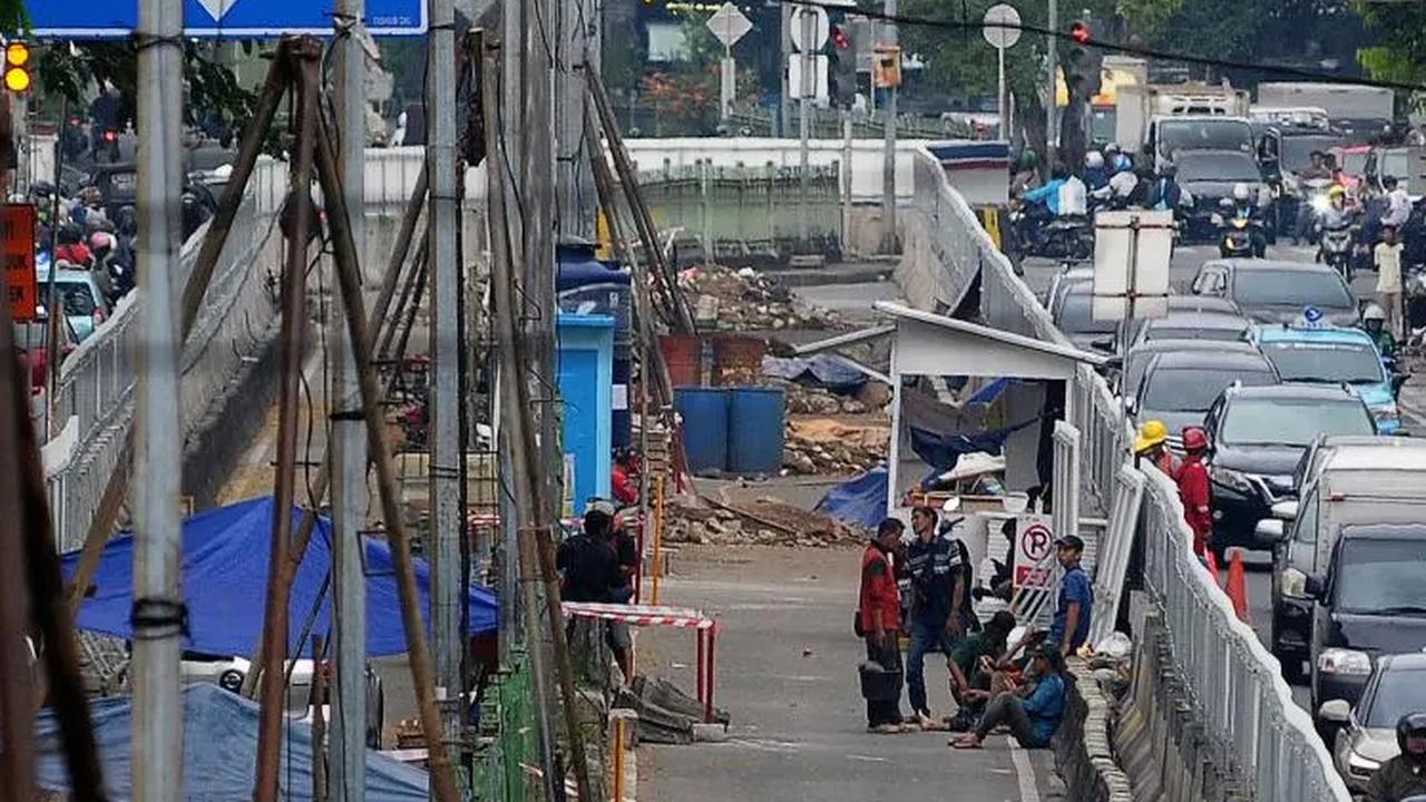 FOTO: Memantau Progres LRT Phase 1B Velodrome-Manggarai yang Menelan Dana Rp5,5 Triliun