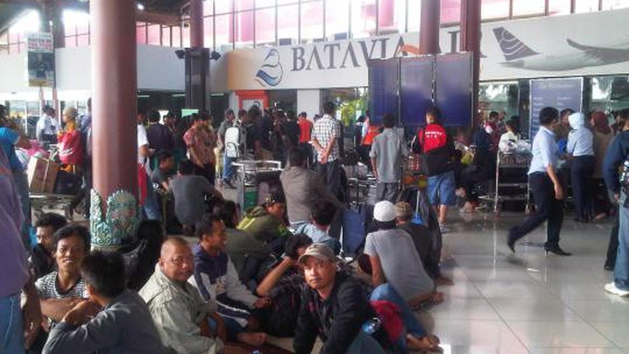 Kantor Batavia Air 'dikepung' calon penumpang