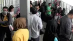 Banjir di Pantai Utara Jawa merendam jalur kereta api akibatnya banyak penumpang menumpuk di stasiun Tegal.