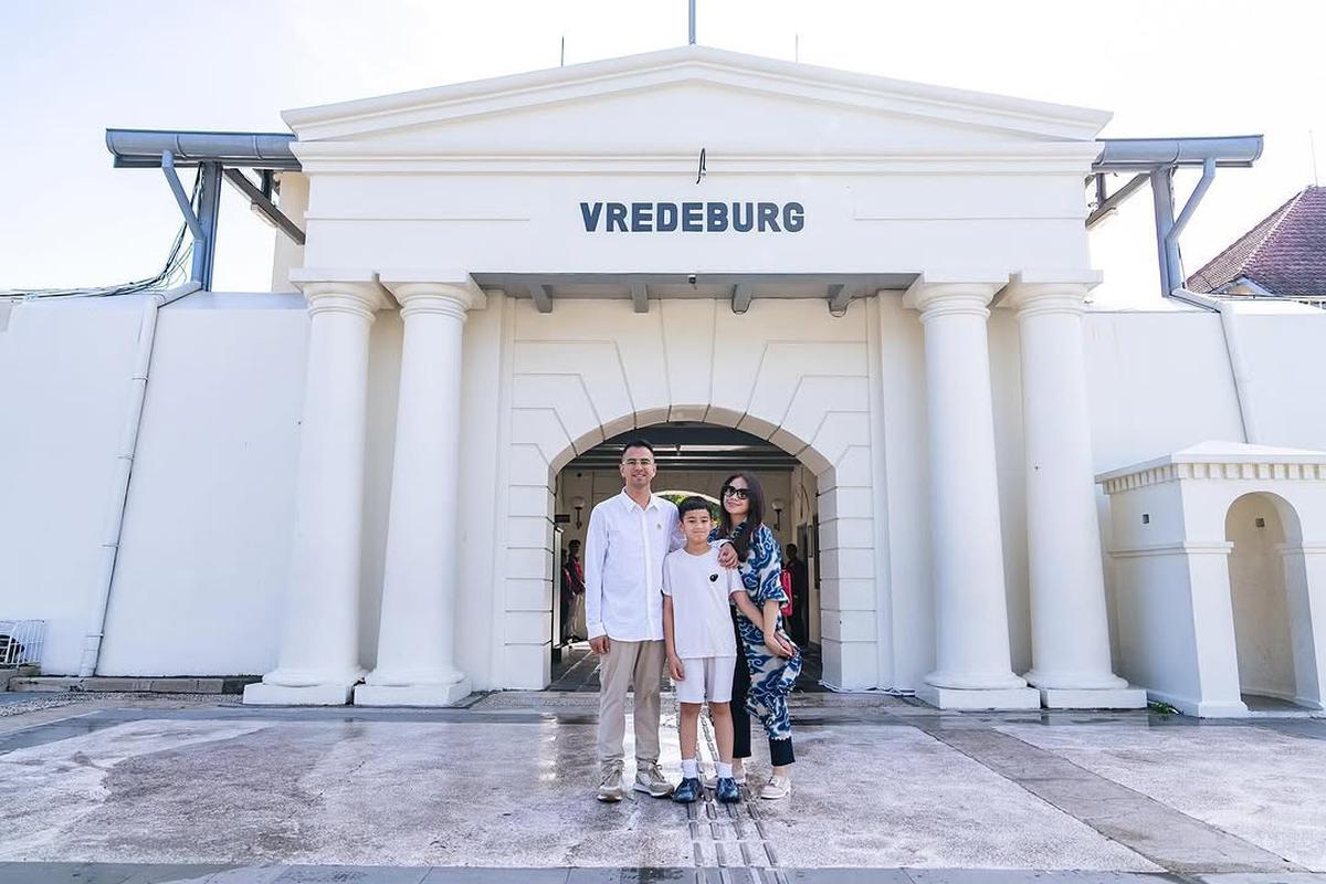 Momen Seru Raffi Ahmad, Nagita Slavina, dan Rafathar Liburan ke Museum Benteng Vredeburg
