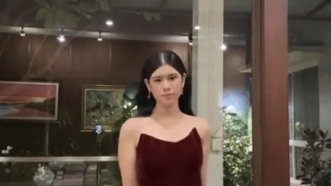 Pesona Almira Putri Annisa Pohan saat Hadir Prom Night Dipulas Makeup Natural dengan Atasan Bustier yang On Point