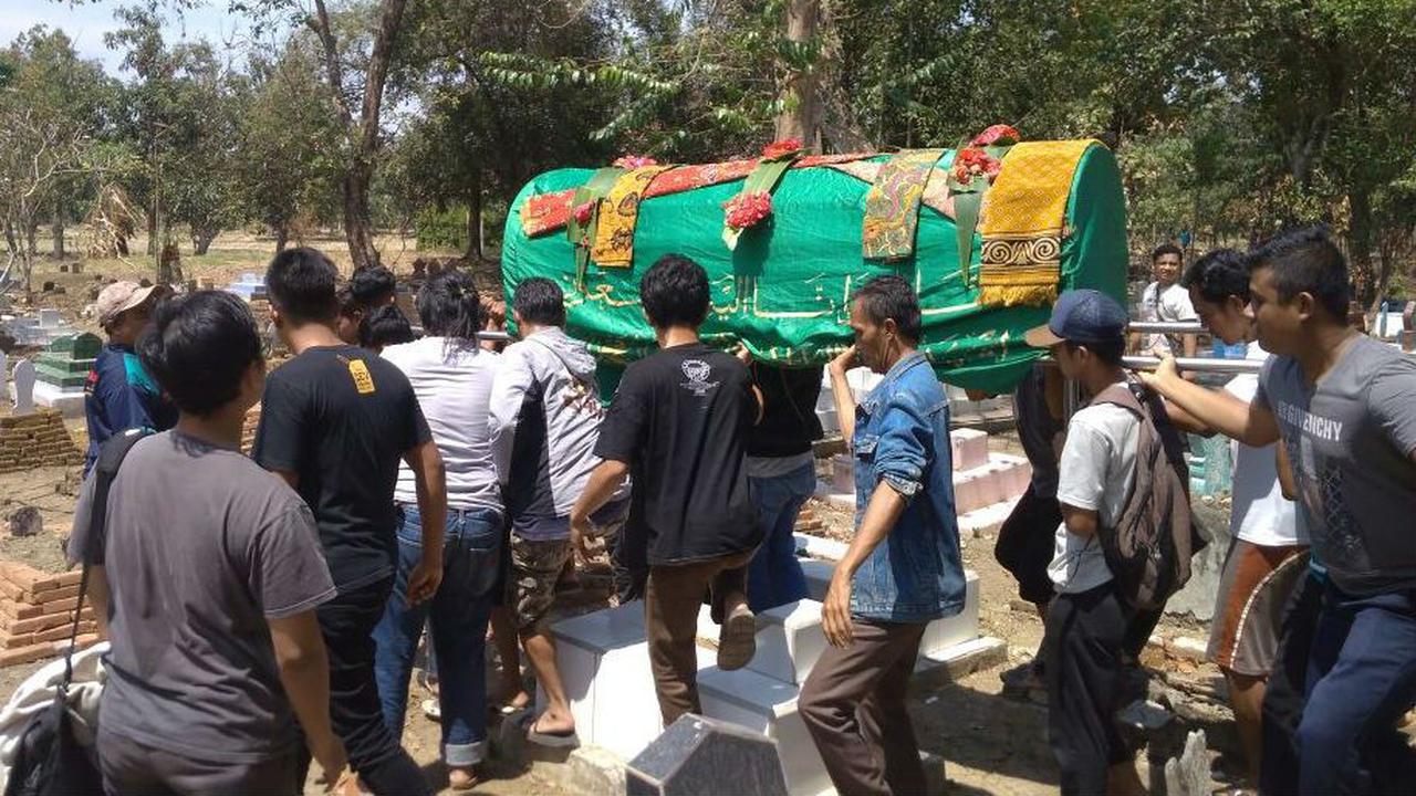 Cium Tangan Haringga Sirila Kepada Ibunda Sebelum Meninggal