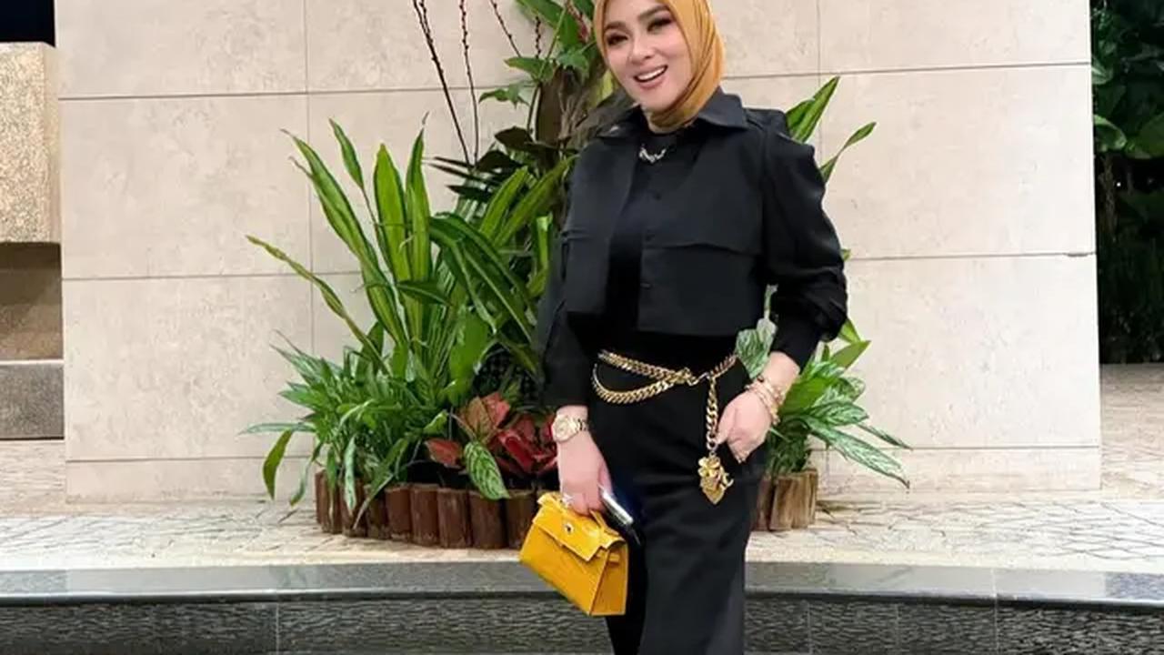 Gaya Syahrini Nonton Konser Cakra Khan di Singapura (@princessyahrini)