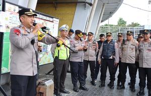 Kapolres Metro Jakarta Pusat Kombes Pol Susatyo Purnomo Condro menerangkan, ribuan personel gabungan disebar di dalam stadion hingga kawasan sekitar GBK. (Liputan6.com/Ady Anugrahadi)