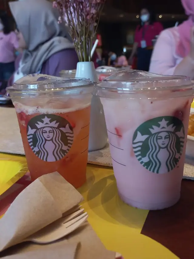 Sensasi Segar dari Strawberry Acai Refreshers yang Viral Kini Bisa Dinikmati di Indonesia
