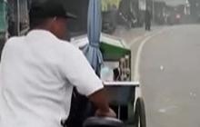 Kolang-Kaling di Tengah Gas Air Mata: Cerita Pak Ardi, Pedagang Tangguh di Tengah Demo