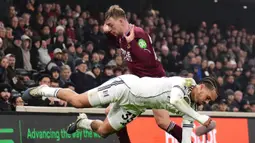 Fulham juga lebih banyak mengancam pertahanan West Ham dengan lima tembakan ke arah gawang. (AP Photo/PA/John Walton)