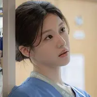 Go Yoon Jung jadi dokter di Resident Playbook. (credit:imdb)